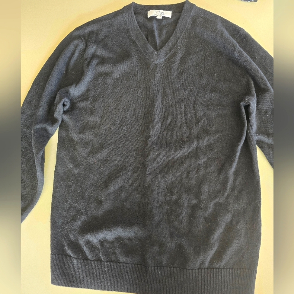 Turnbury Merino Wool Black V-Neck Sweater